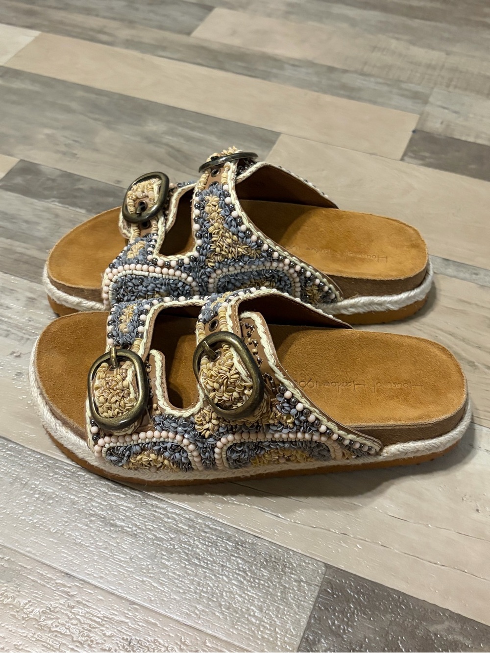 NWOT House of Harlow 1960 Womens 7 Beaded Flower Shell Beach Sandals